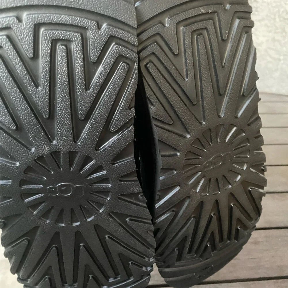 UGG Slippers size  14 - Picture 2 of 9